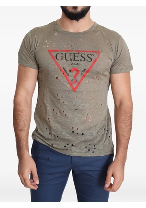 GUESS USA distressed logo-print T-shirt - Brown