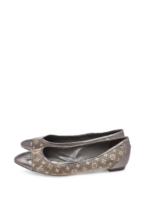 Louis Vuitton Pre-Owned cap-toe ballet flats - Grey