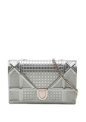 Christian Dior Pre-Owned 2016 Metallic Patent Microcannage Diorama Wallet on Chain crossbody bag - Silver