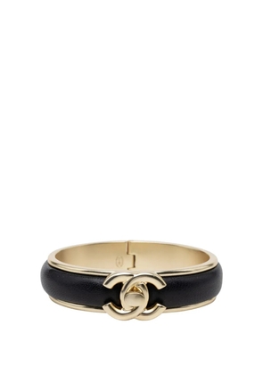 CHANEL Pre-Owned 2021 CC Lambskin and Gold Plated Turnlock Bangle costume bracelet - Black
