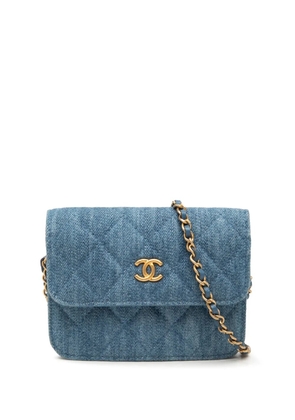 CHANEL Pre-Owned 2021 Mini Quilted Denim Pearl Crush Clutch with Chain crossbody bag - Blue