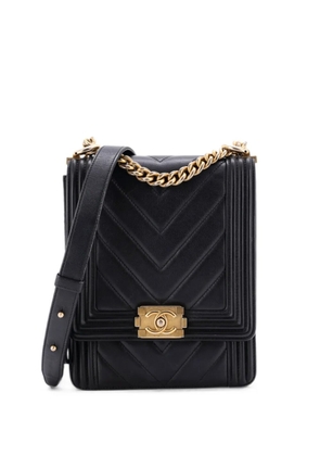 CHANEL Pre-Owned North South Boy Flap Bag Chevron Lambskin Small crossbody bag - Black