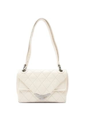 CHANEL Pre-Owned Envelope quilted lambskin shoulder bag - Neutrals