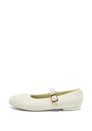 CHANEL Pre-Owned CC Mary-Jane ballet flats - White