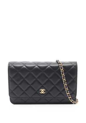 CHANEL Pre-Owned 2010s Matelassé shoulder bag - Black