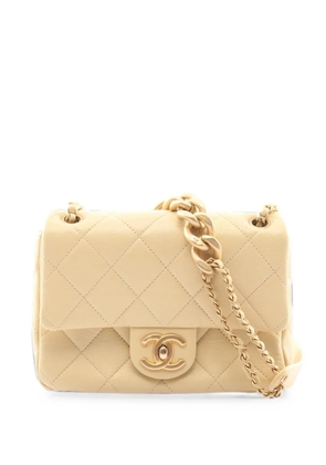 CHANEL Pre-Owned 2021 mini Matelassé chain shoulder bag - Yellow