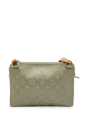Louis Vuitton Pre-Owned 2018 monogram-pattern messenger bag - Grey