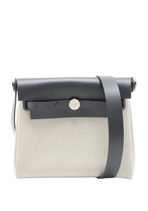 Hermès Pre-Owned 2025 Military Toile and Vache Hunter Herbag Zip 20 crossbody bag - Grey