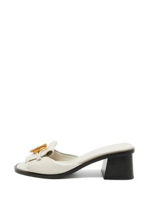 Hermès Pre-Owned Ilot leather sandals - White