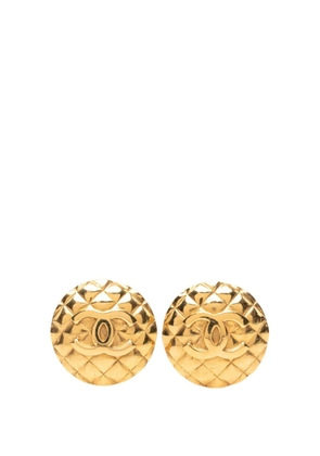 CHANEL Pre-Owned 1980-1990 CC Gold Plated Quilted Round Clip On Earrings costume earrings