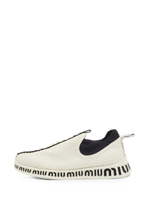 Miu Miu Pre-Owned crystal-embellished sneakers - White