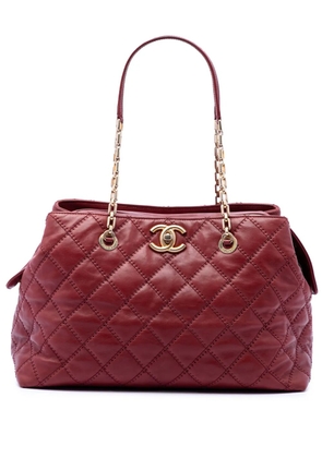 CHANEL Pre-Owned 2011 Medium Quilted Calfskin Retro Chain tote bag - Red