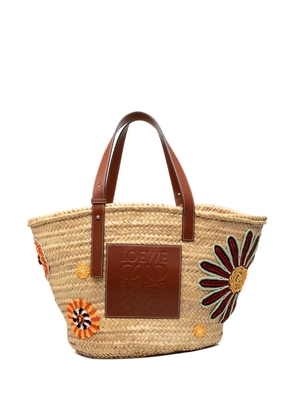Loewe Pre-Owned 2021 Large Floral Embroidered Raffia Basket tote bag - Neutrals