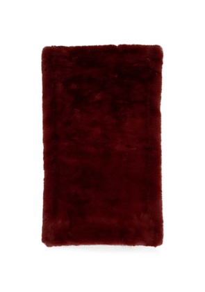 GUESS USA Le Tapis faux-fur pet mat - Red