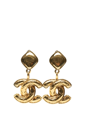 CHANEL Pre-Owned 1970-1980 CC Gold Plated Quilted Rhombus Clip On Earrings costume earrings
