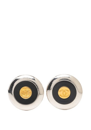 CHANEL Pre-Owned 1997 CC Brass Enamel Gold Plated Round Clip On Earrings costume earrings - Black