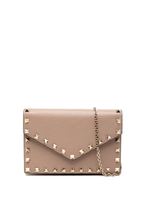 Valentino Garavani Pre-Owned 2000-2017 Pebbled Calfskin Rockstud Envelope Wallet on Chain crossbody bag - Brown