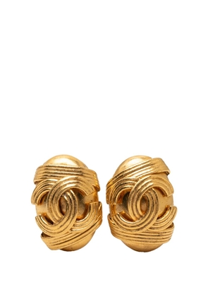 CHANEL Pre-Owned 1994 CC Gold Plated Oval Clip On Earrings costume earrings