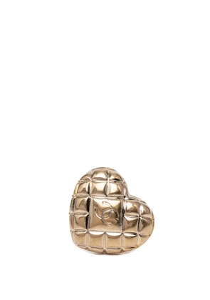 CHANEL Pre-Owned 2021 CC Gold Plated Quilted Heart Brooch costume brooch