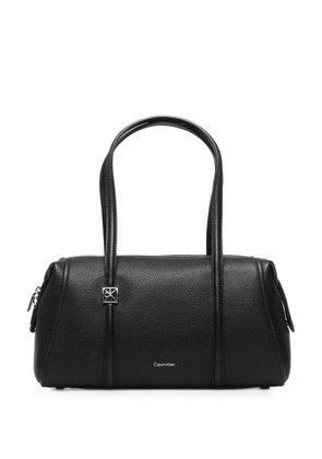 Calvin Klein logo-plaque pebbled shoulder bag - Black