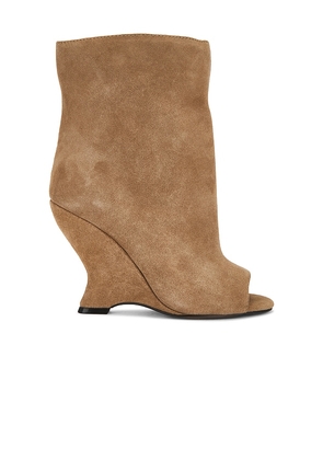 Steve Madden Rylix Boot in Taupe. Size 6. Also in 5.5, 6.5, 7, 7.5, 8, 8.5, 9, 9.5, 10, 11.