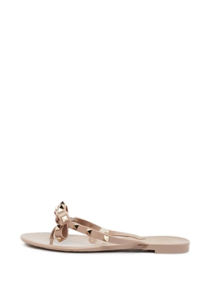 Valentino Garavani Pre-Owned Rockstud bow-embellished flip-flops - Neutrals