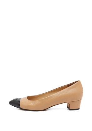CHANEL Pre-Owned CC cap-toe pumps - Neutrals