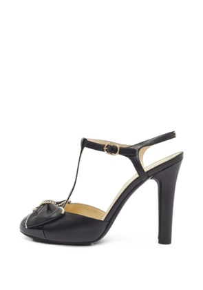CHANEL Pre-Owned Bow pearl-embellished heeled pumps - Black