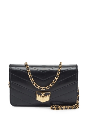 CHANEL Pre-Owned Chevron Medal shoulder bag - Black