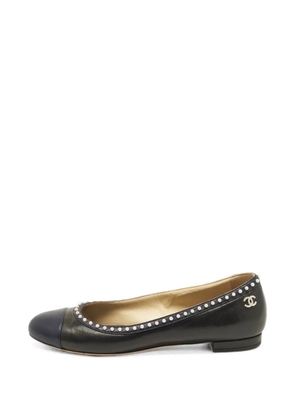 CHANEL Pre-Owned logo-plaque ballet flats - Black