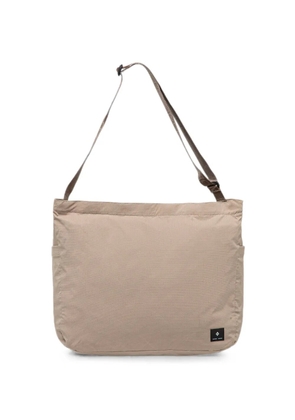 SAMSOE SAMSOE logo-patch shoulder bag - Neutrals