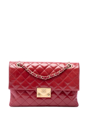 CHANEL Pre-Owned 2015-2016 Quilted Patent Goatskin Pagoda Accordion Flap shoulder bag - Red