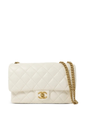 CHANEL Pre-Owned quilted CC turn-lock shoulder bag - White