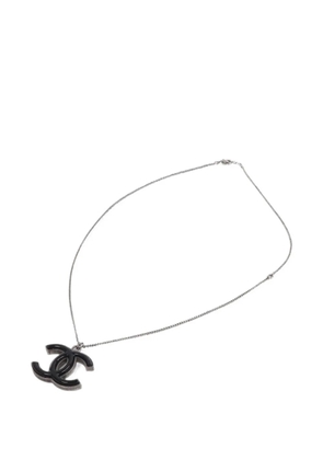 CHANEL Pre-Owned CC-pendant necklace - Grey