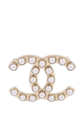 CHANEL Pre-Owned CC faux-pearl brooch - Gold