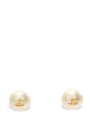 CHANEL Pre-Owned coco mark earrings GP Fake pearl gold off white 98P