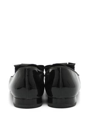 Giorgio Armani Pre-Owned bow-detail patent-leather loafers - Black