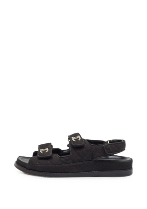 CHANEL Pre-Owned crystal-embellished quilted sandals - Black