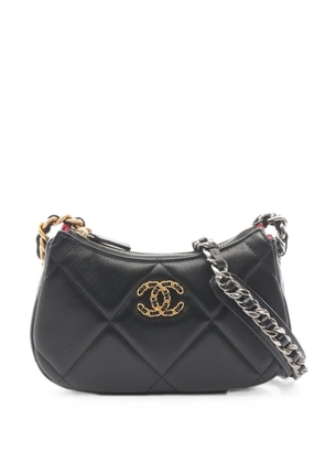 CHANEL Pre-Owned 2021 Chanel 19 matelassé shoulder bag - Black