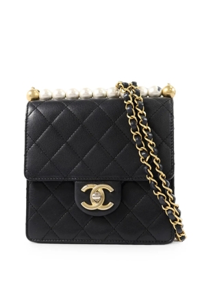 CHANEL Pre-Owned matelassé pearl-chain shoulder bag - Black