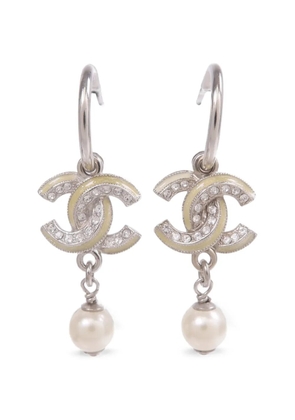 CHANEL Pre-Owned CC faux-pearl drop earrings - Silver