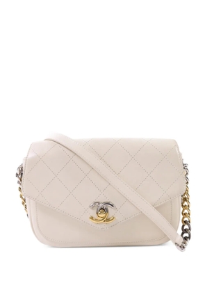 CHANEL Pre-Owned diamond-quilted CC turn-lock shoulder bag - Neutrals