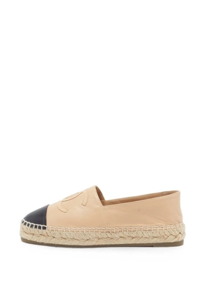 CHANEL Pre-Owned cap-toe slip-on espadrilles - Neutrals