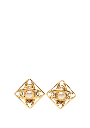 CHANEL Pre-Owned 1980-1990 CC Gold Plated Faux Pearl Diamond Shaped Clip On Earrings costume earrings