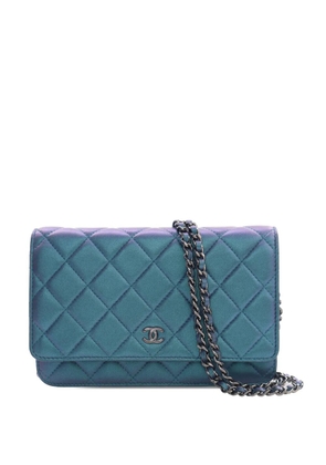 CHANEL Pre-Owned 2017-2018 CC Quilted Iridescent Lambskin Wallet on Chain crossbody bag - Blue