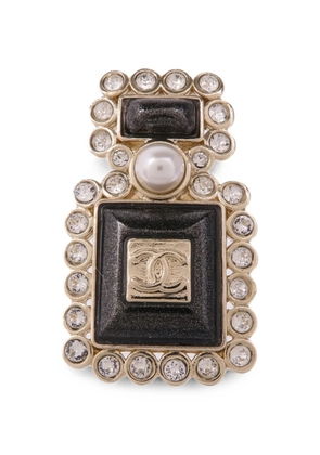 CHANEL Pre-Owned CC perfume-bottle brooch - Gold