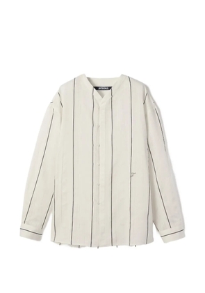Jacquemus vertical-stripe collarless shirt - Neutrals