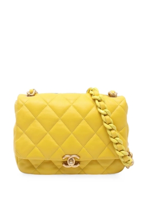 CHANEL Pre-Owned 2021s mini Matelasse chain shoulder bag - Yellow