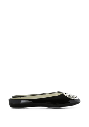 Tory Burch logo-plaque patent-calf leather mules - Black