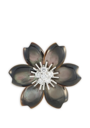 Van Cleef & Arpels Pre-Owned Rose de Noël mother of pearl and diamond brooch - Silver